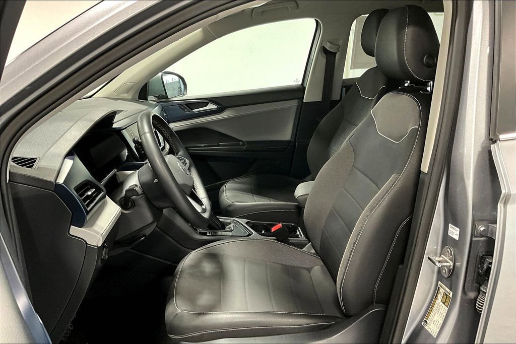 Used 2024 Volkswagen Taos SE image 33