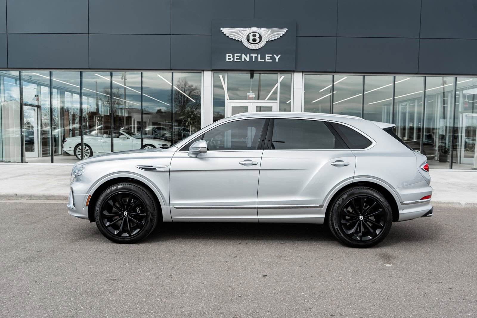 Used 2023 Bentley Bentayga image 5
