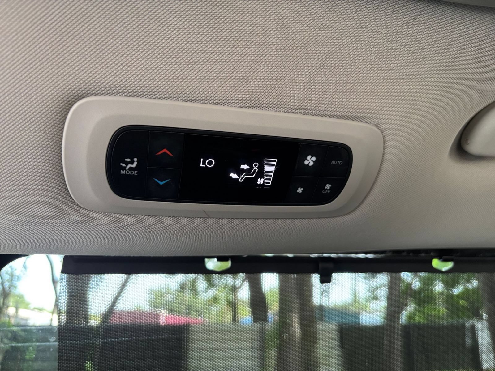 Used 2022 Chrysler Pacifica Touring-L FWD image 23