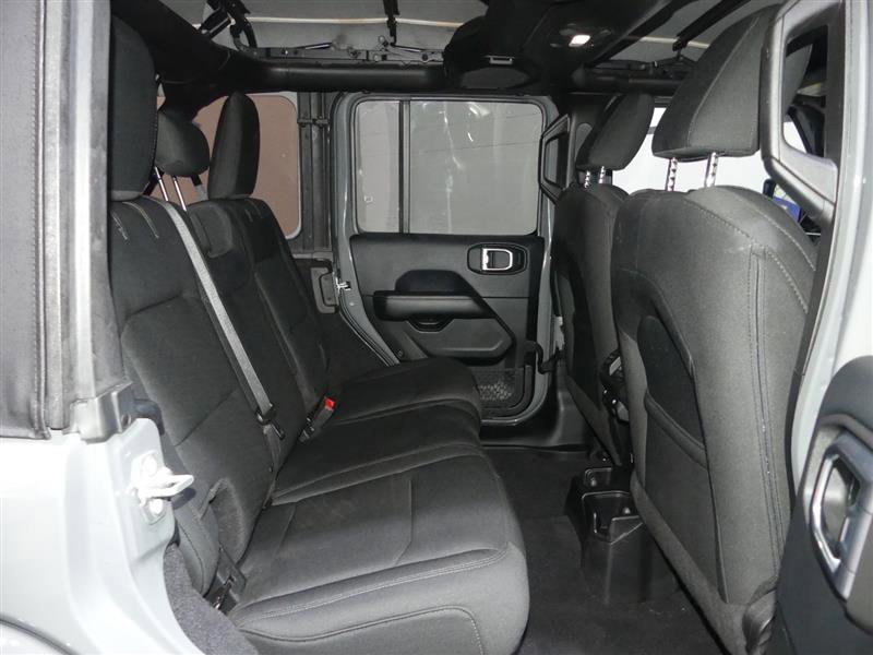 Used 2018 Jeep Wrangler Unlimited Sahara image 26