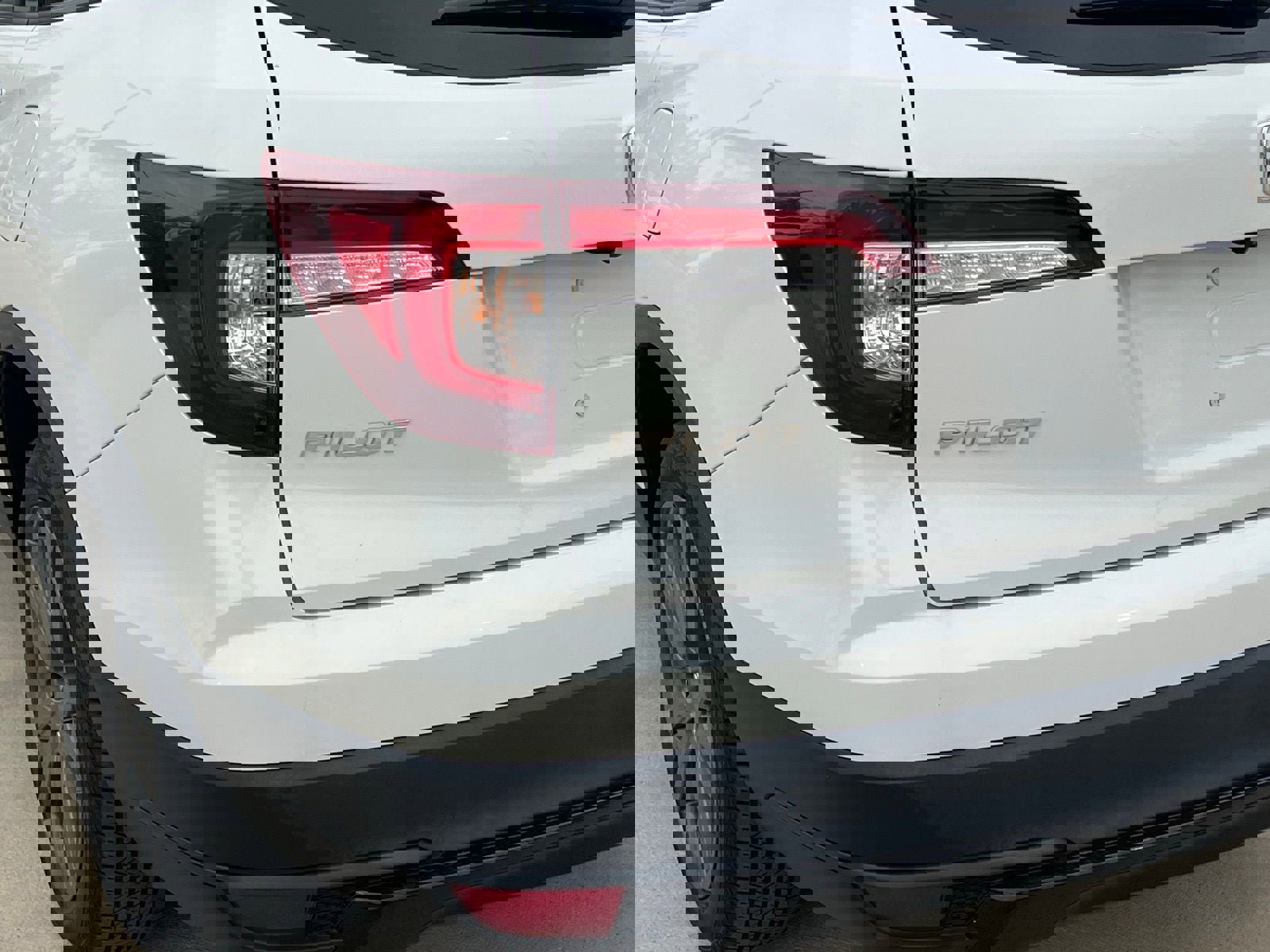 Used 2022 Honda Pilot Sport image 13