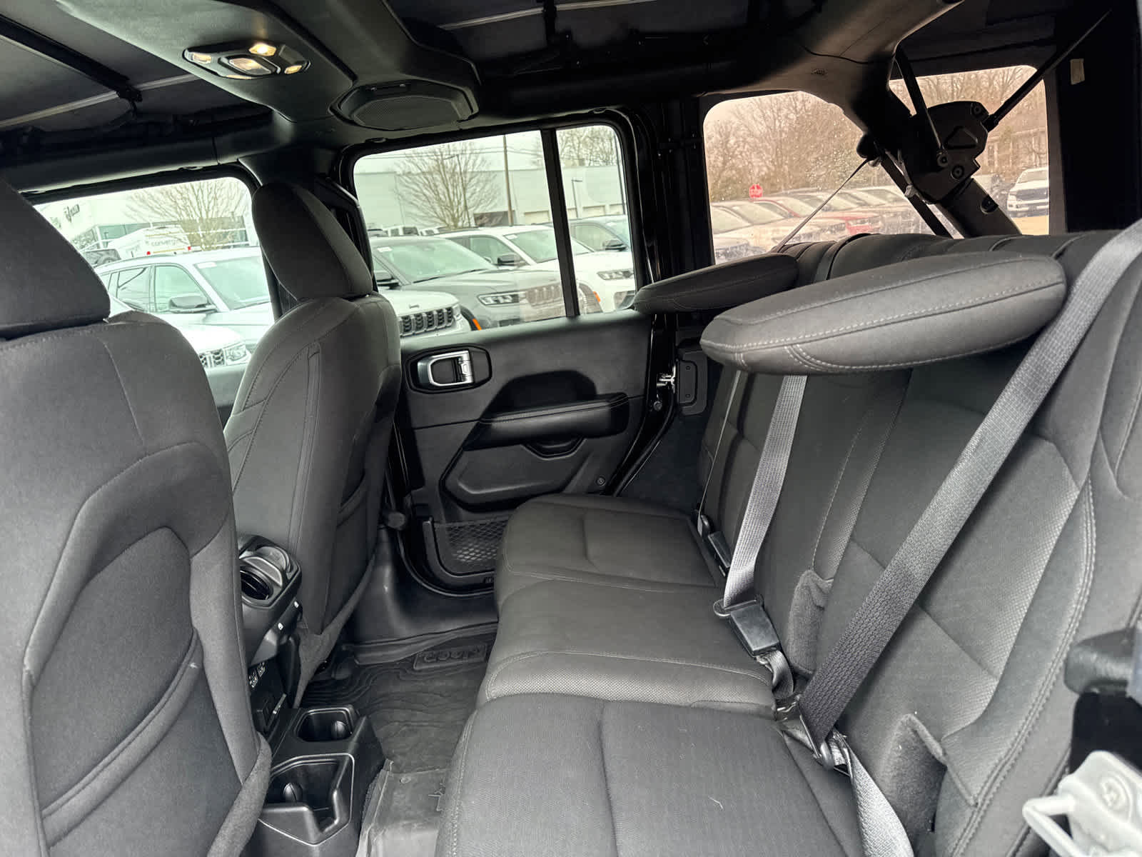 Used 2022 Jeep Wrangler Unlimited Sahara AWD/4WD image 26