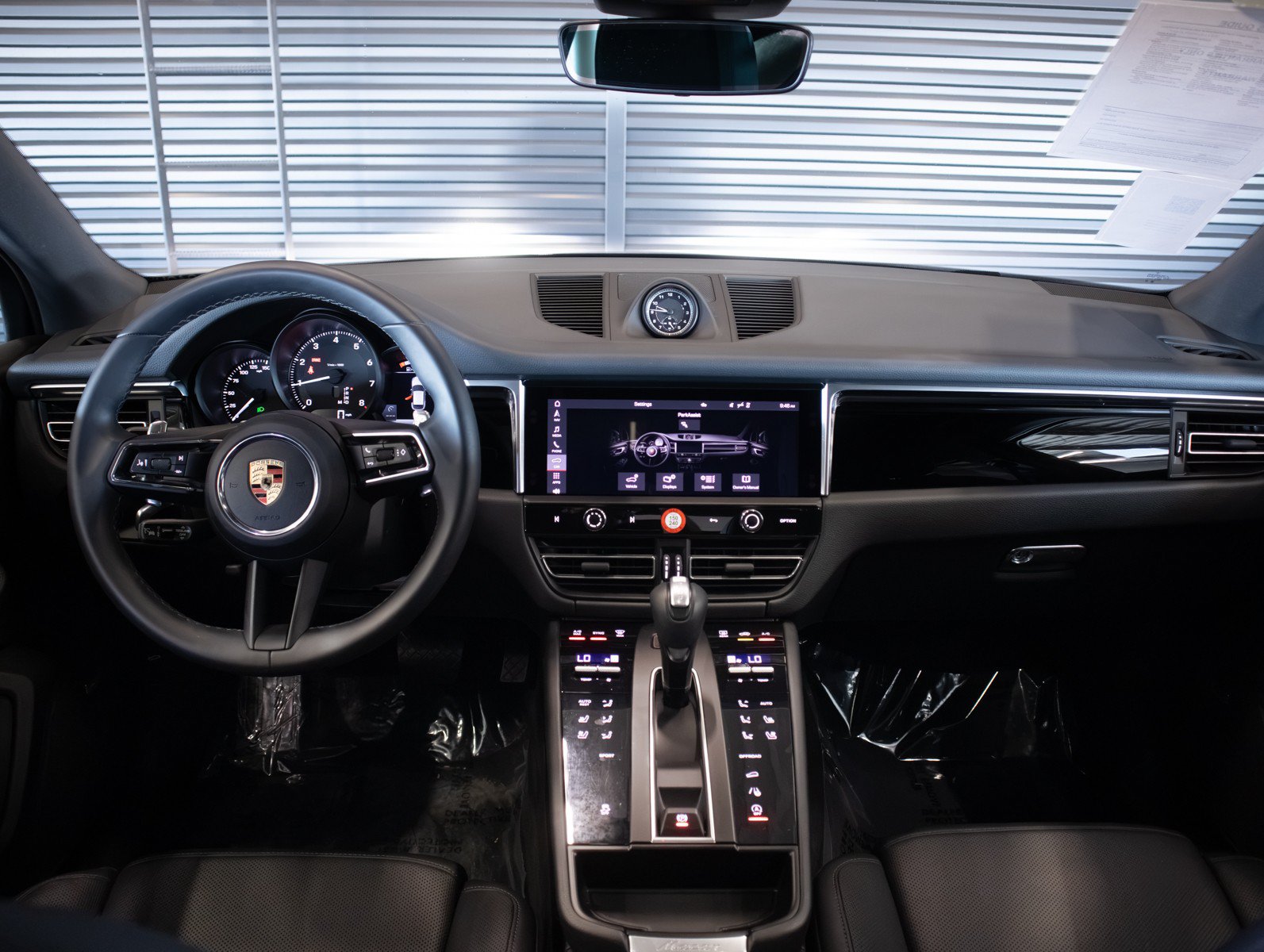 Certified 2023 Porsche Macan AWD/4WD image 14