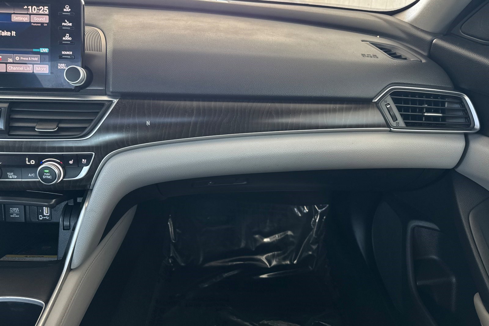 Used 2018 Honda Accord Touring image 29