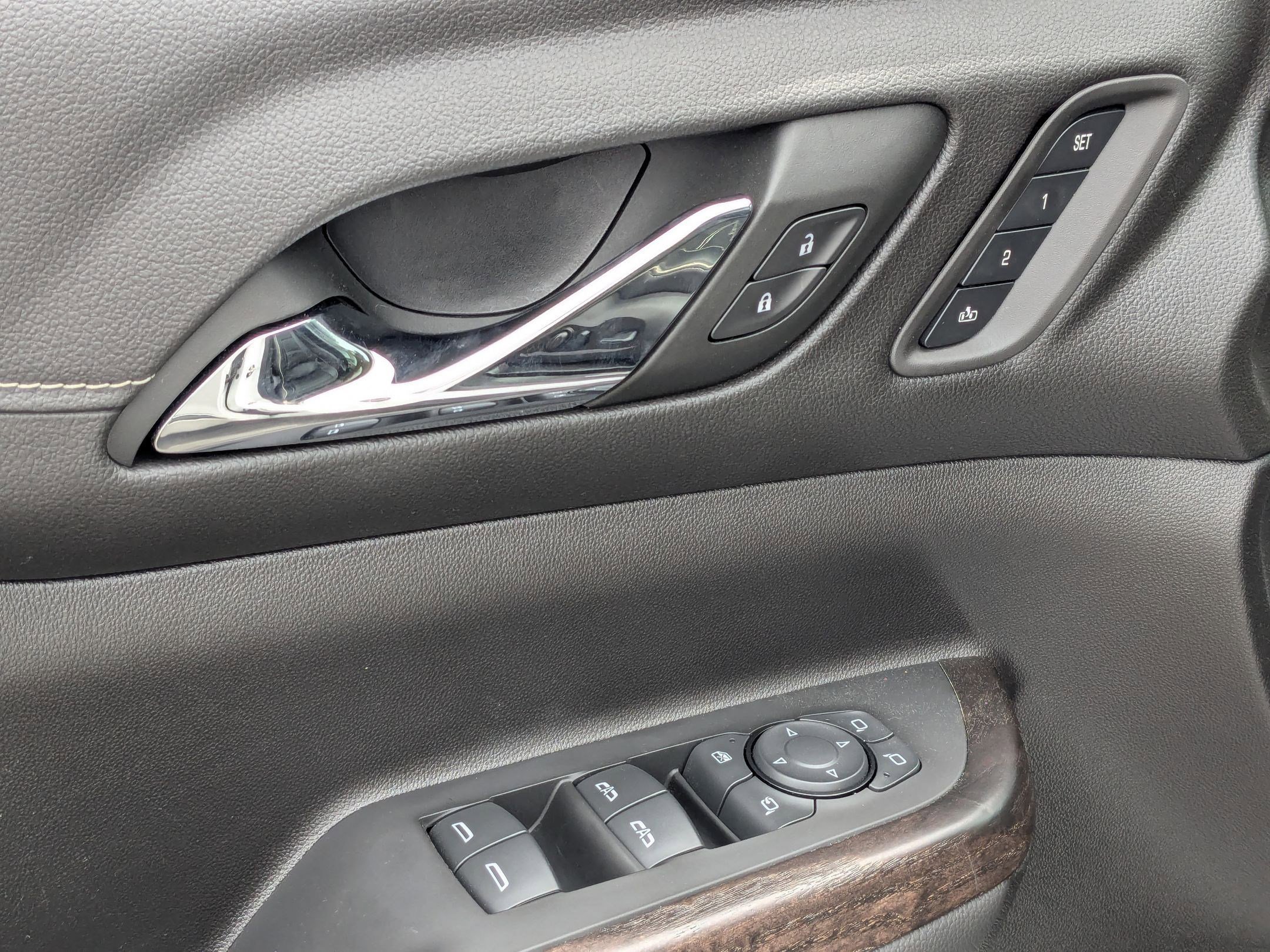 Used 2022 GMC Acadia Denali w/ Denali Technology Package image 12