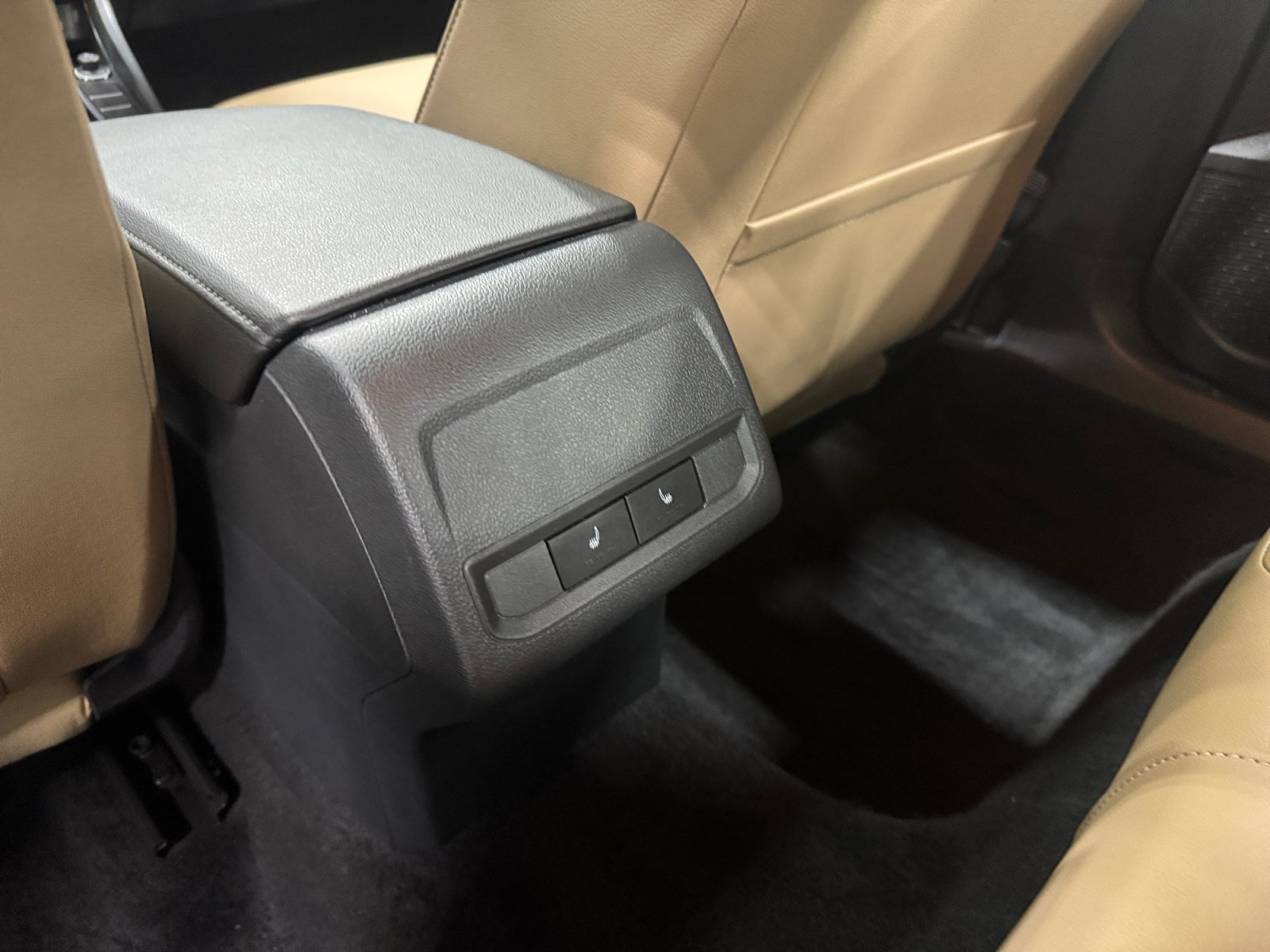Used 2019 Volkswagen Jetta SE w/ Cold Weather Package FWD image 15