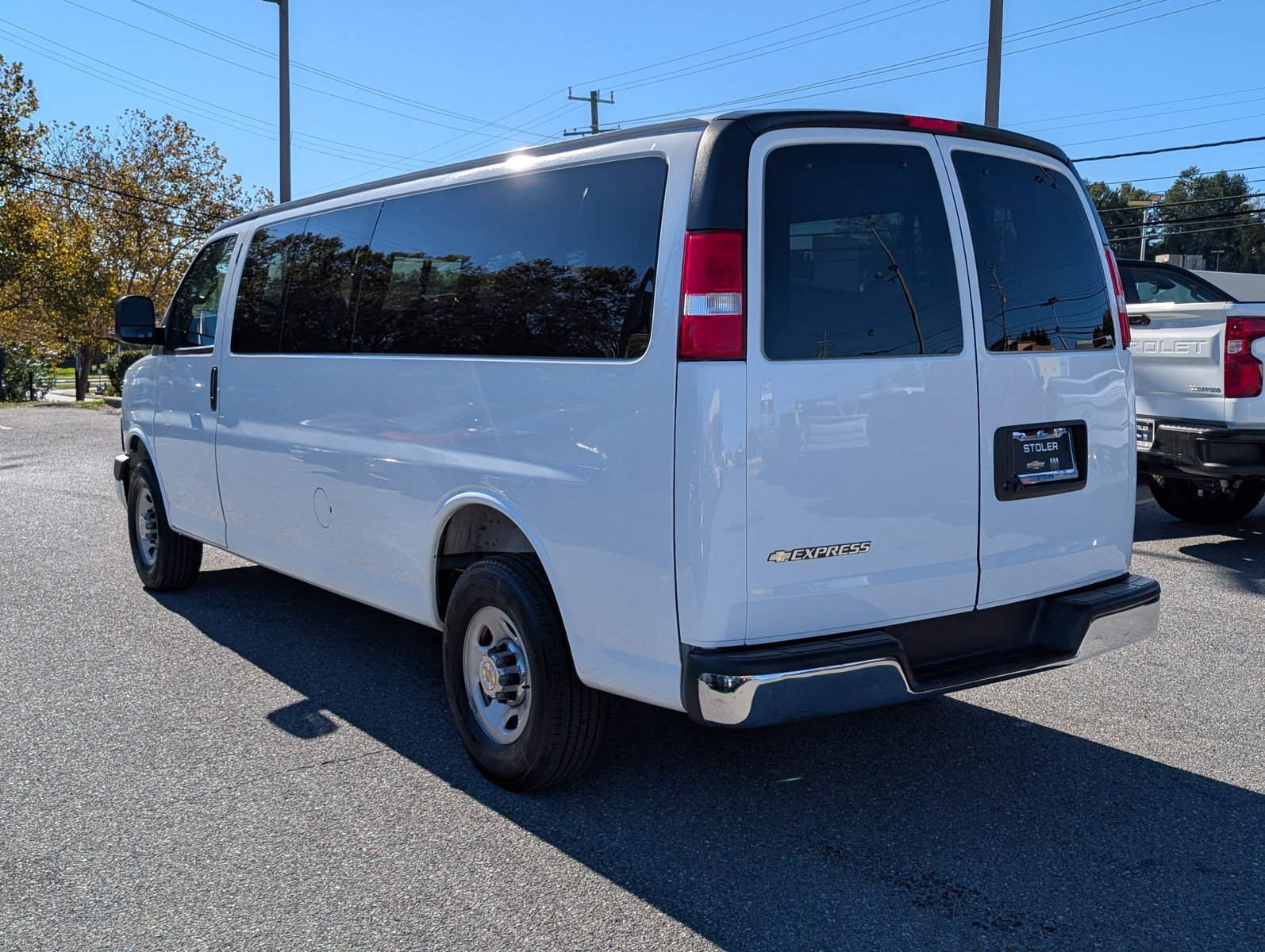 Used 2025 Chevrolet Express 3500 LT w/ LT Preferred Equipment Group RWD image 3
