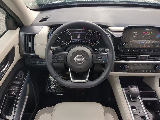 Certified 2025 Nissan Pathfinder SL image 16