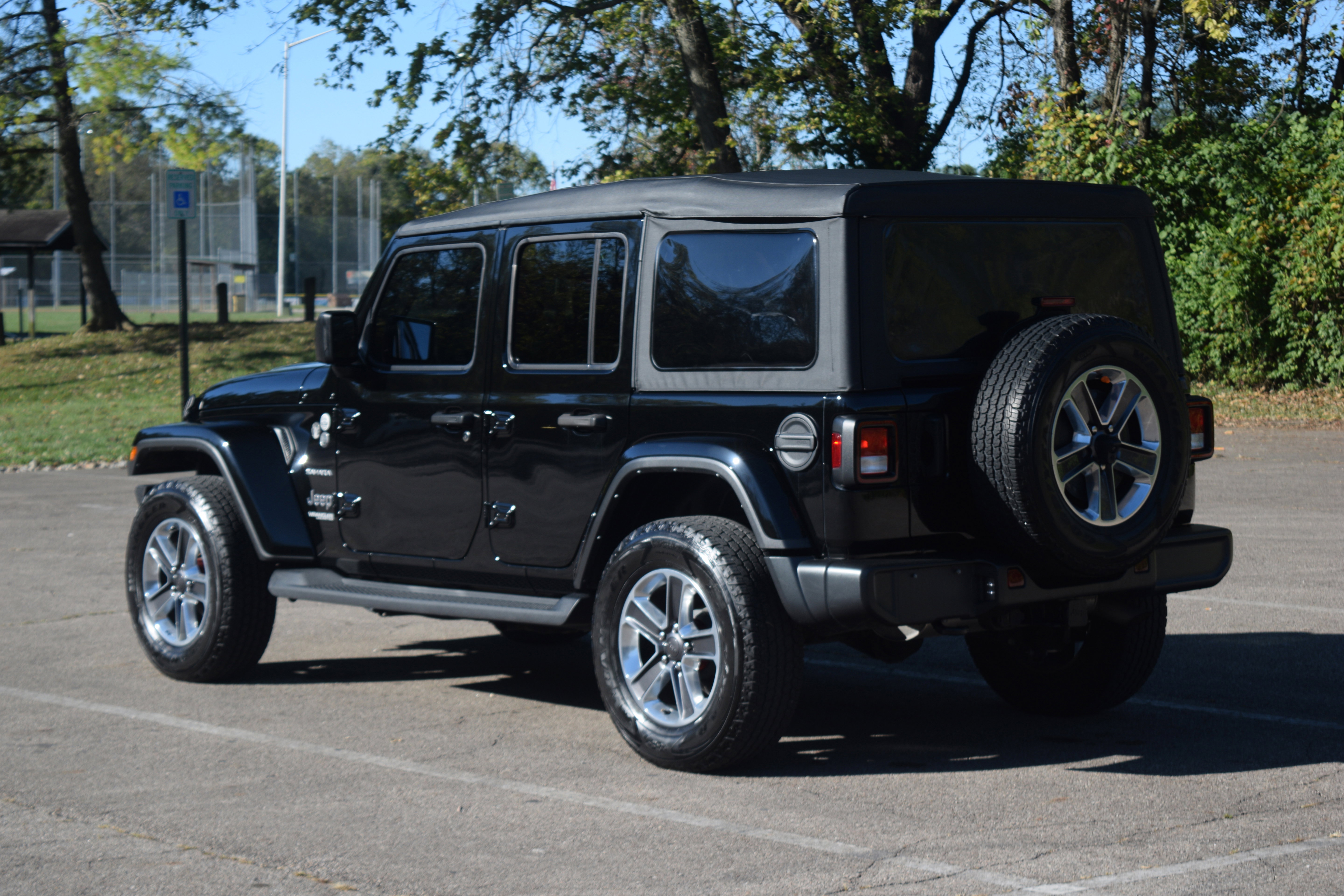 Used 2022 Jeep Wrangler Unlimited Sahara w/ Cold Weather Group image 23