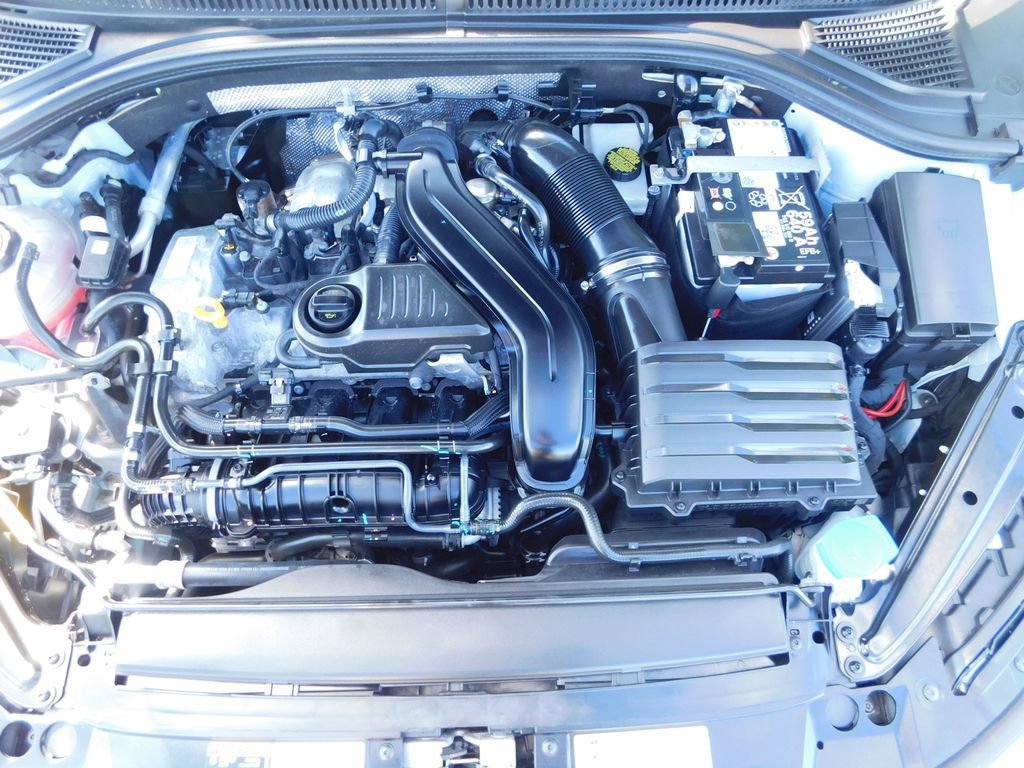 Used 2025 Volkswagen Jetta SE FWD image 33