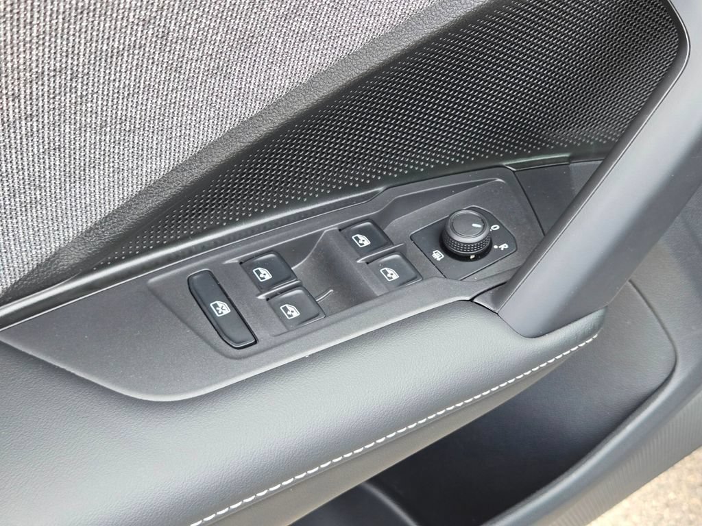 Certified 2025 Volkswagen Tiguan S FWD image 15