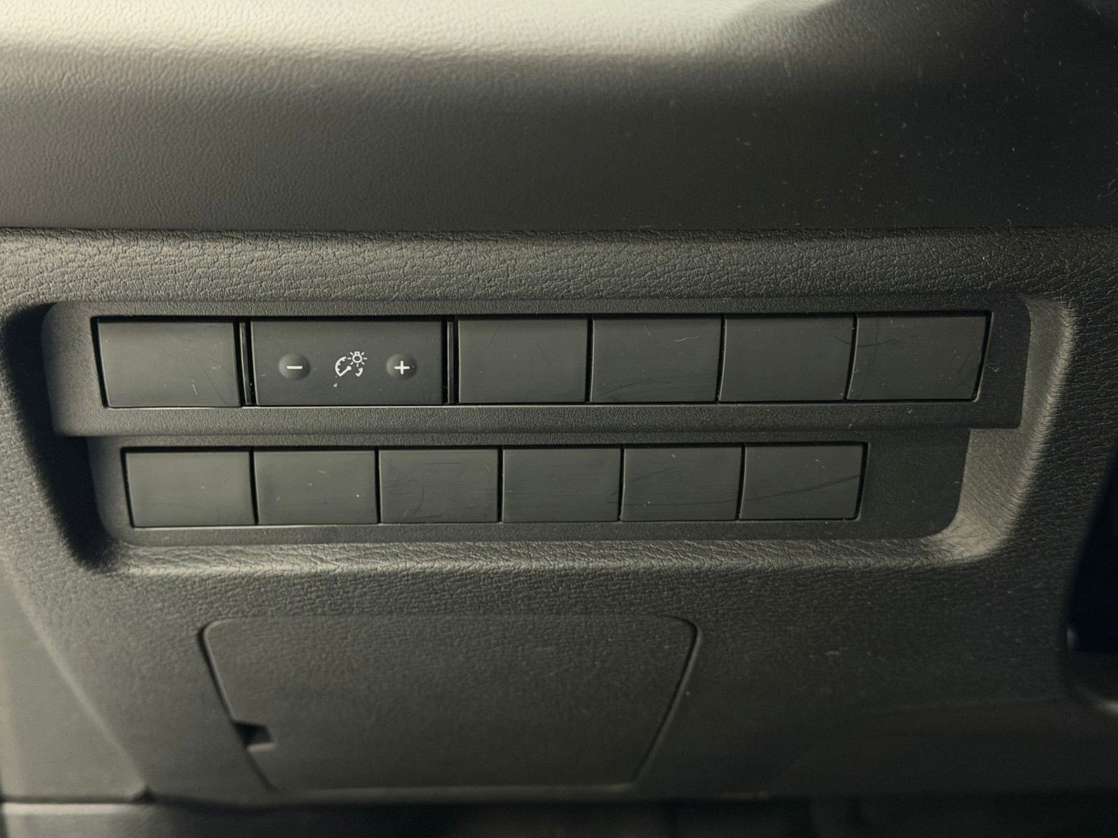 Used 2025 Mitsubishi Outlander ES image 15