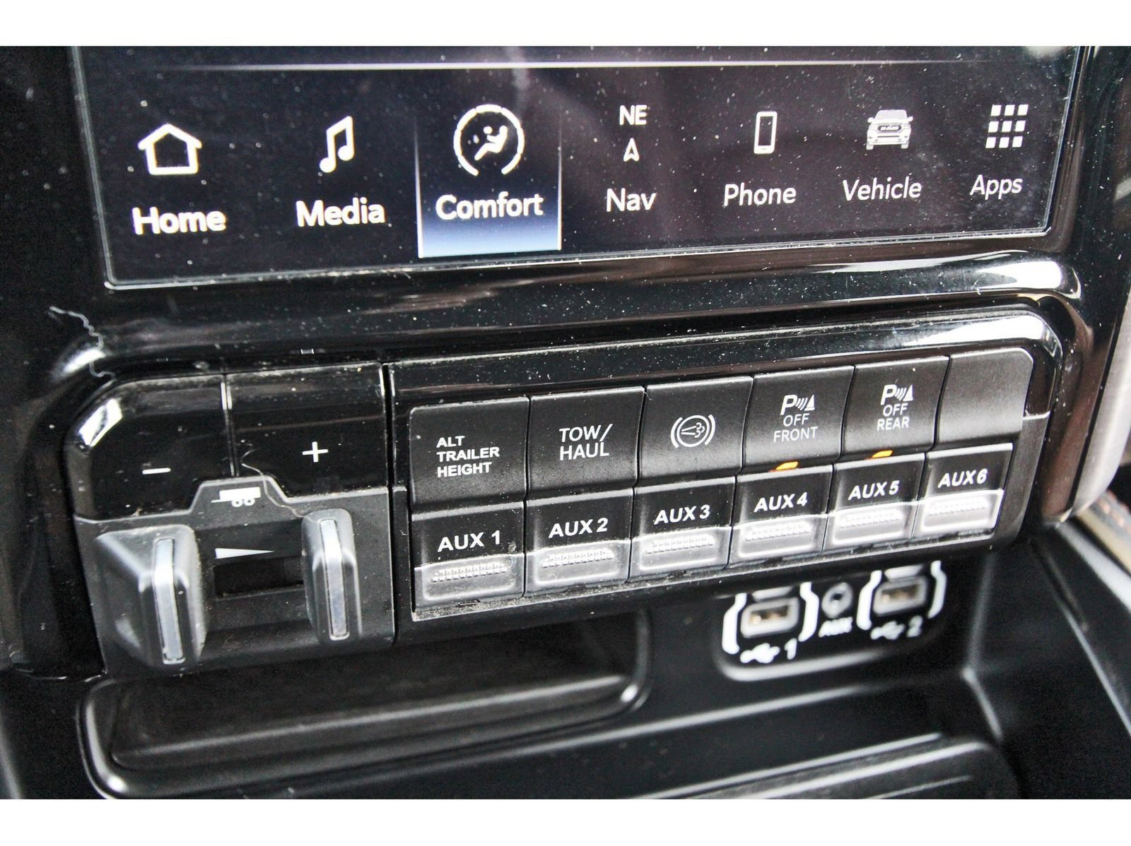 Used 2024 RAM 3500 Limited w/ Towing Technology Group AWD/4WD image 28
