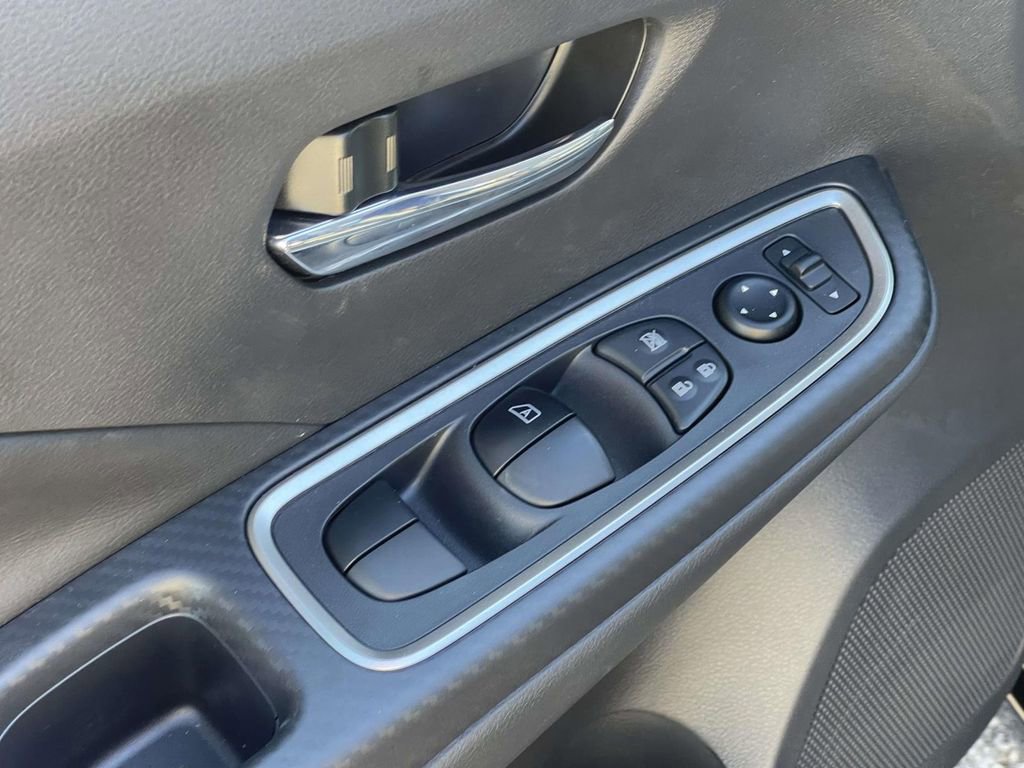 New 2025 Nissan Versa SR w/ Trunk Package image 19