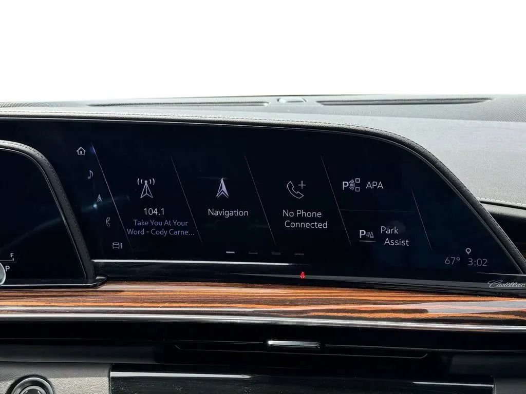 Used 2023 Cadillac Escalade Premium Luxury AWD/4WD image 22