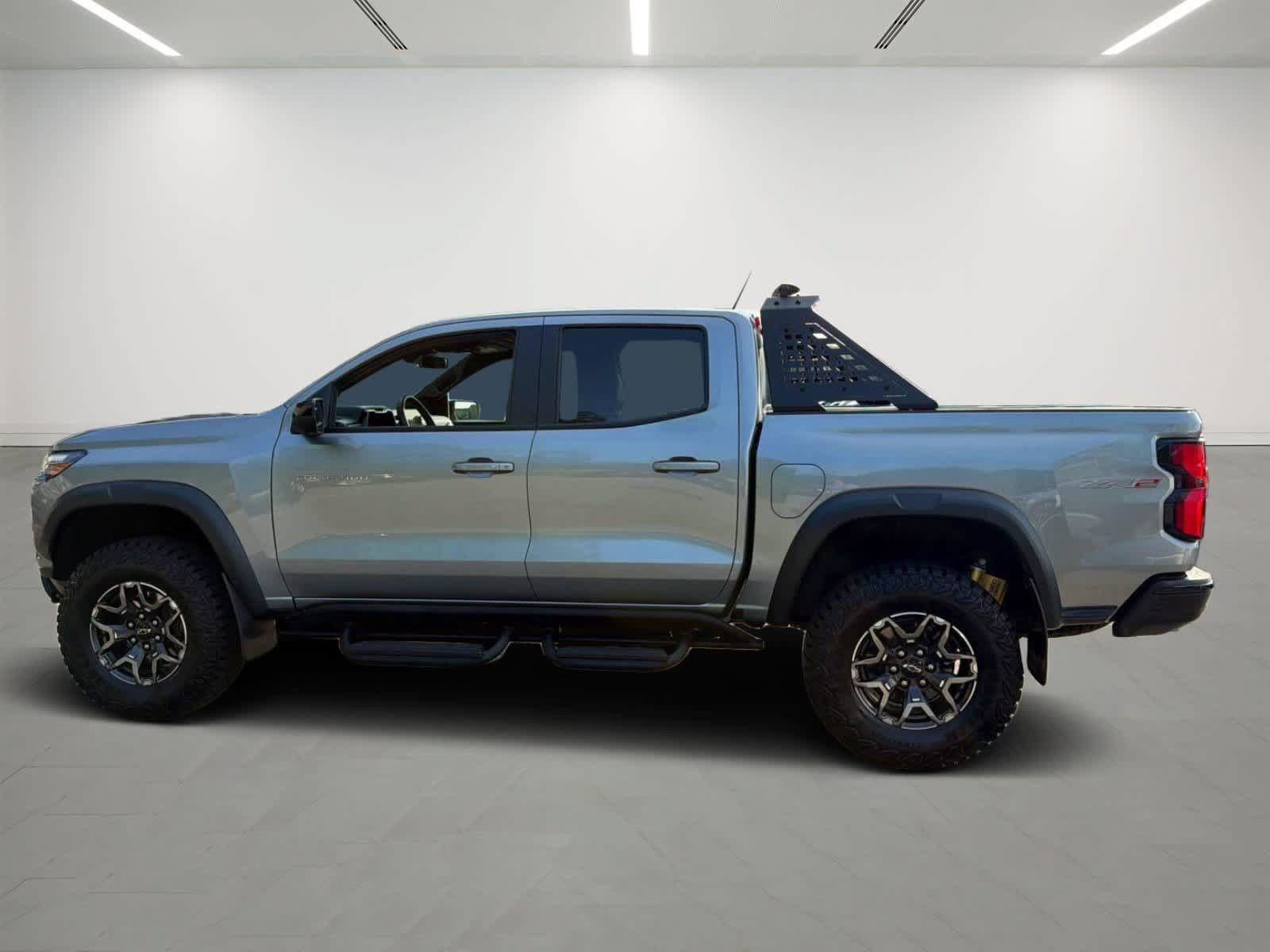Used 2025 Chevrolet Colorado ZR2 w/ Technology Package AWD/4WD image 2