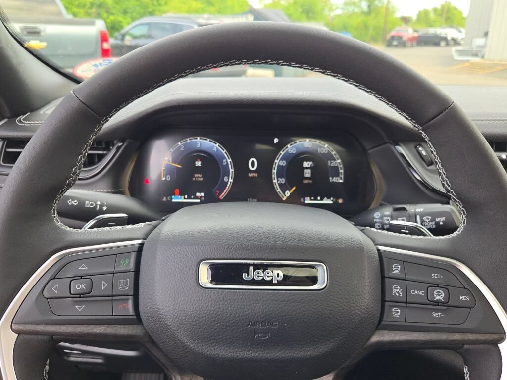 New 2026 Jeep Grand Cherokee Altitude AWD/4WD image 36