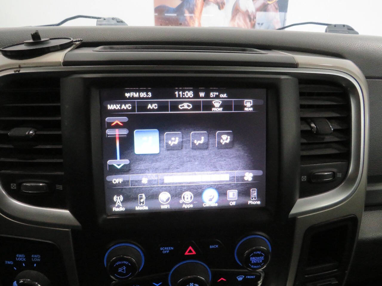 Used 2015 RAM 2500 SLT w/ Luxury Group image 19