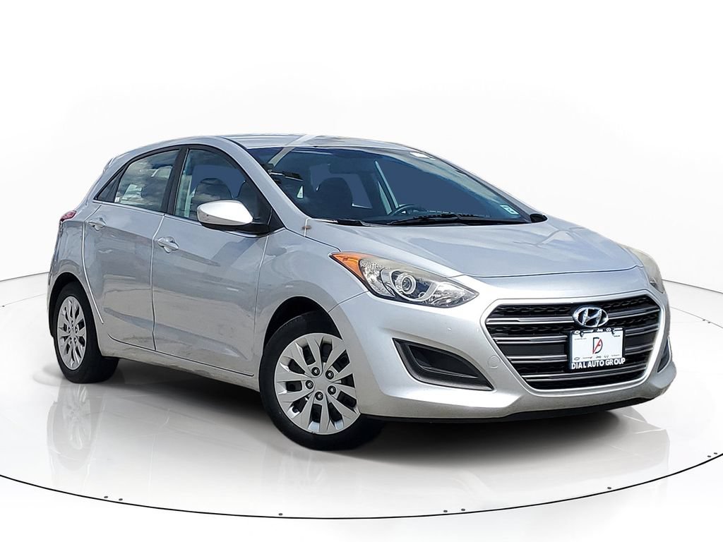 Used 2017 Hyundai Elantra GT FWD image 1