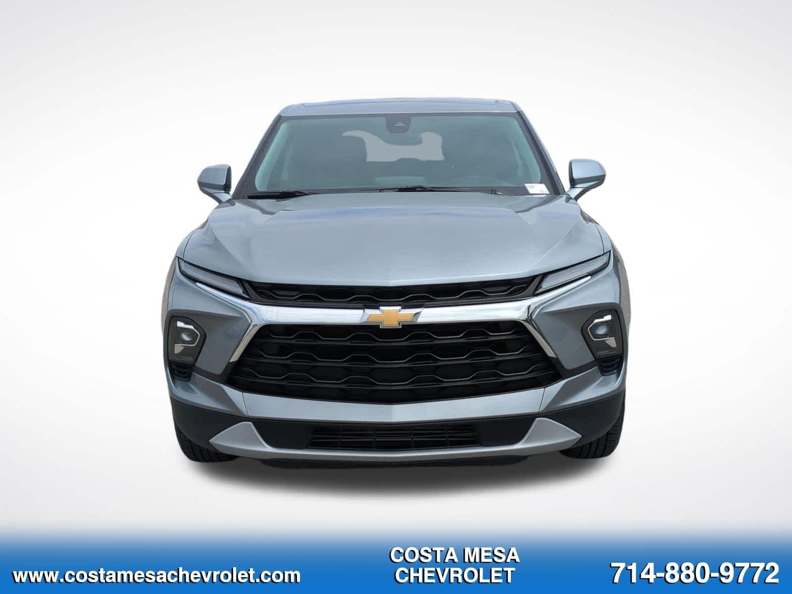 Used 2025 Chevrolet Blazer LT FWD image 2