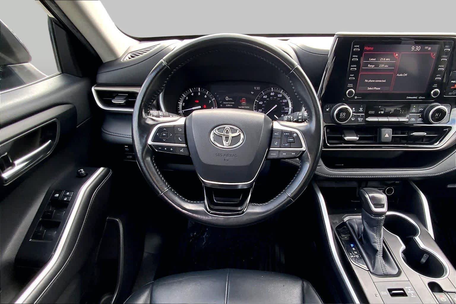 Used 2020 Toyota Highlander XLE AWD/4WD image 6