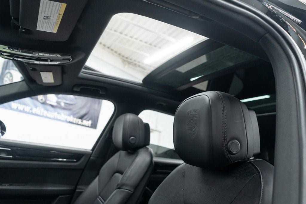 Used 2023 Porsche Cayenne AWD/4WD image 8