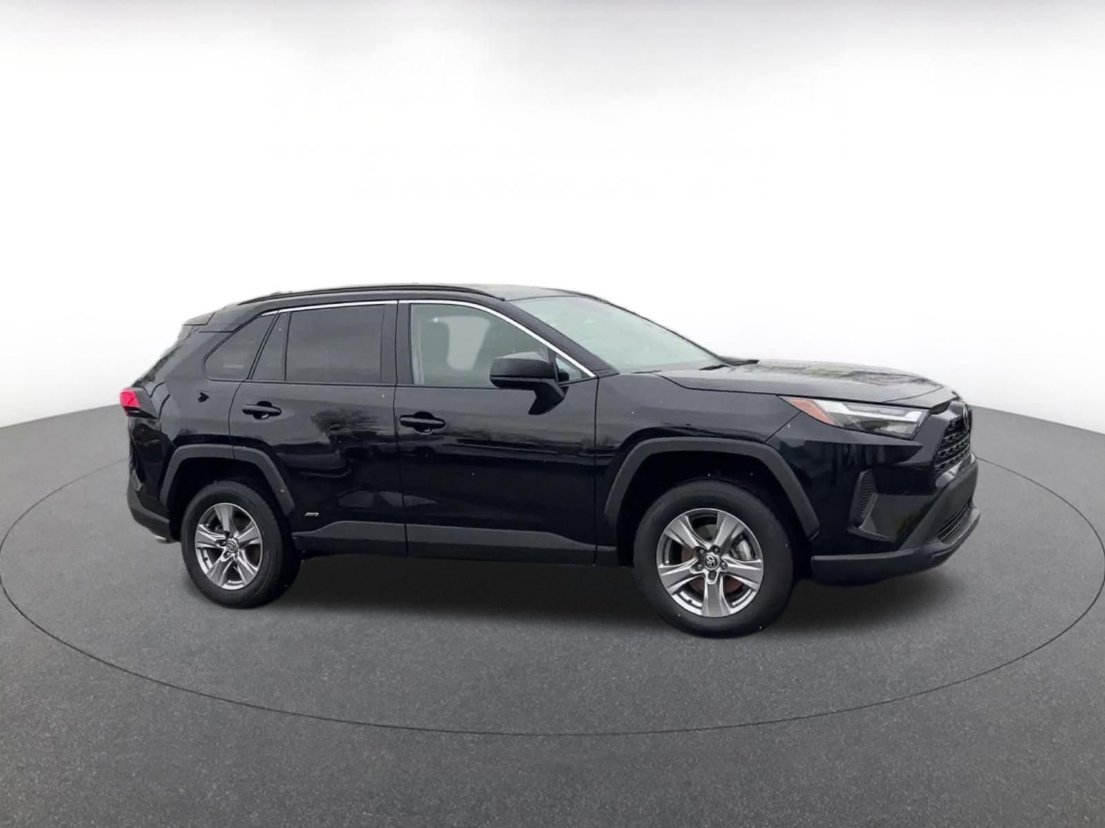 Used 2025 Toyota RAV4 LE image 2