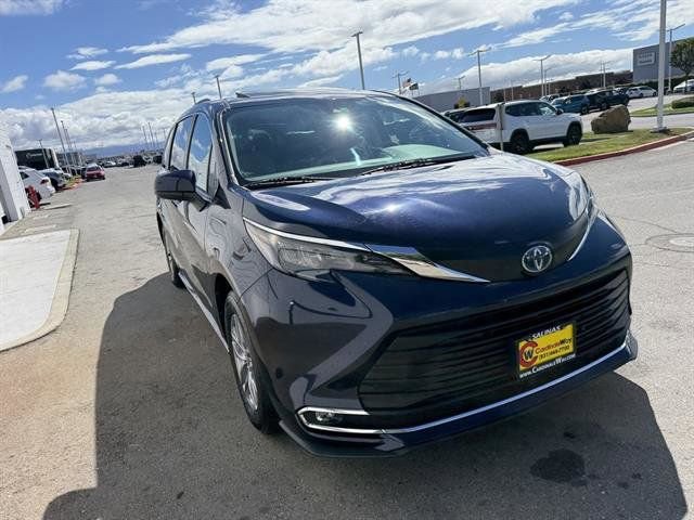 Used 2024 Toyota Sienna XLE image 8