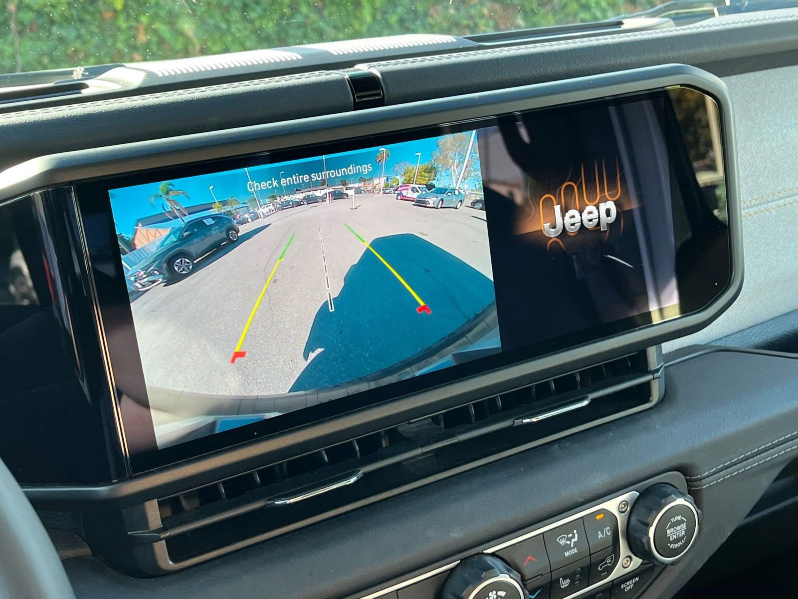 Used 2025 Jeep Wrangler Sahara image 17