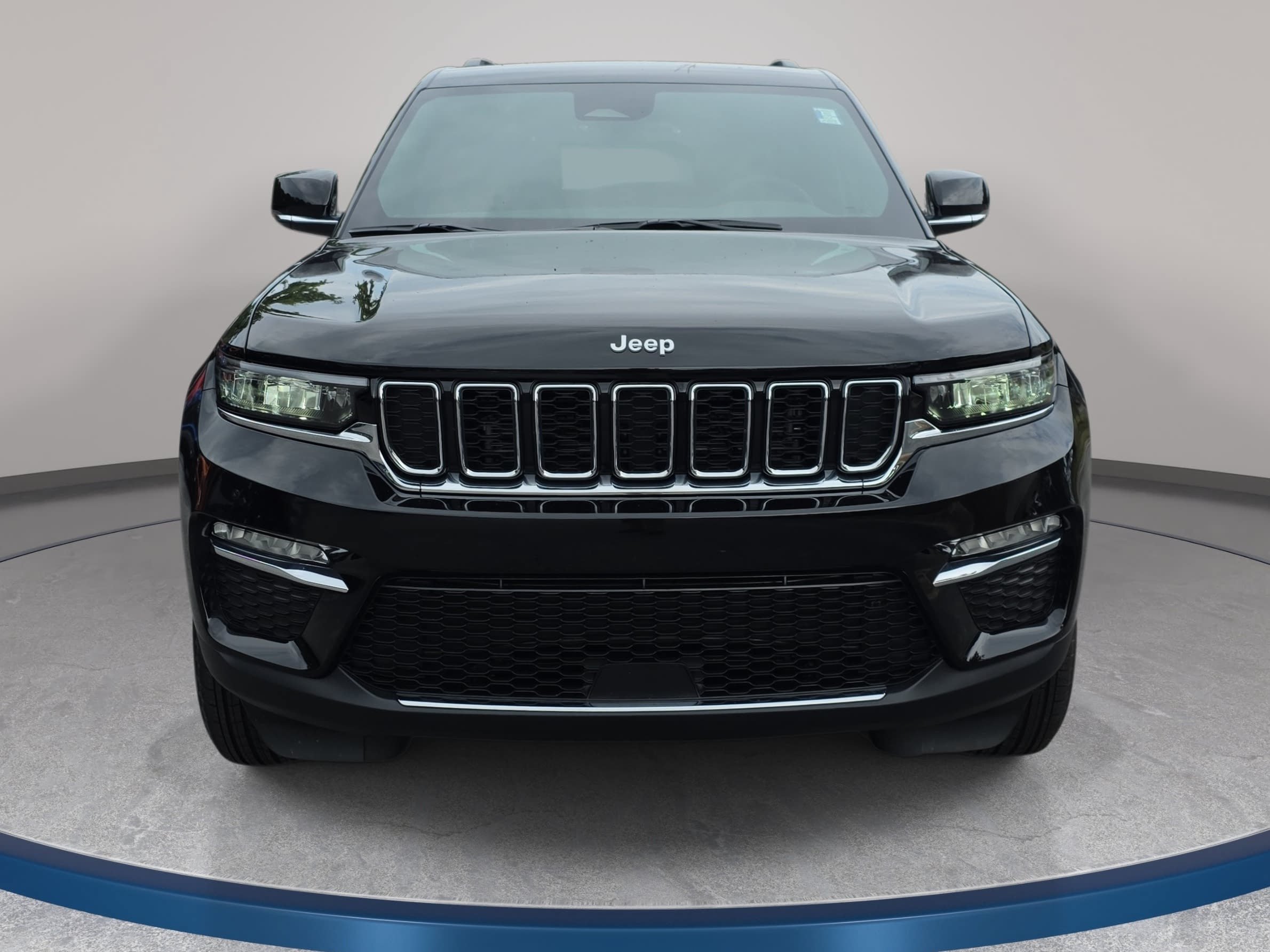 Used 2025 Jeep Grand Cherokee Limited w/ Trailer Tow Package AWD/4WD image 2