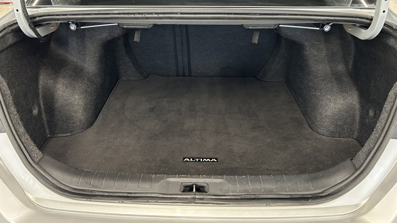 Used 2024 Nissan Altima 2.5 SV image 15