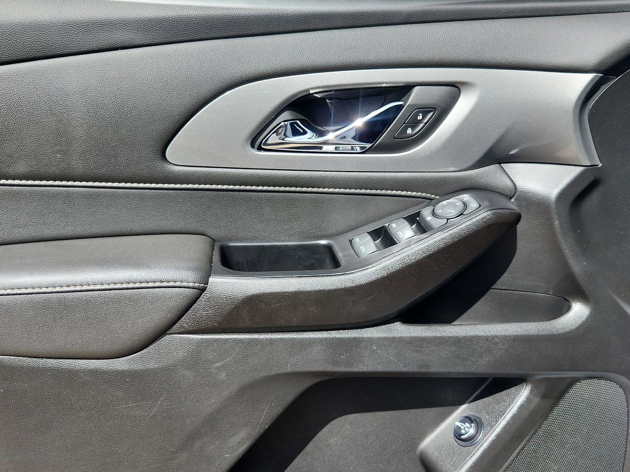 Used 2023 Chevrolet Traverse LT image 18