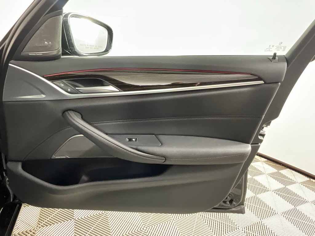 Used 2023 BMW 530e image 21