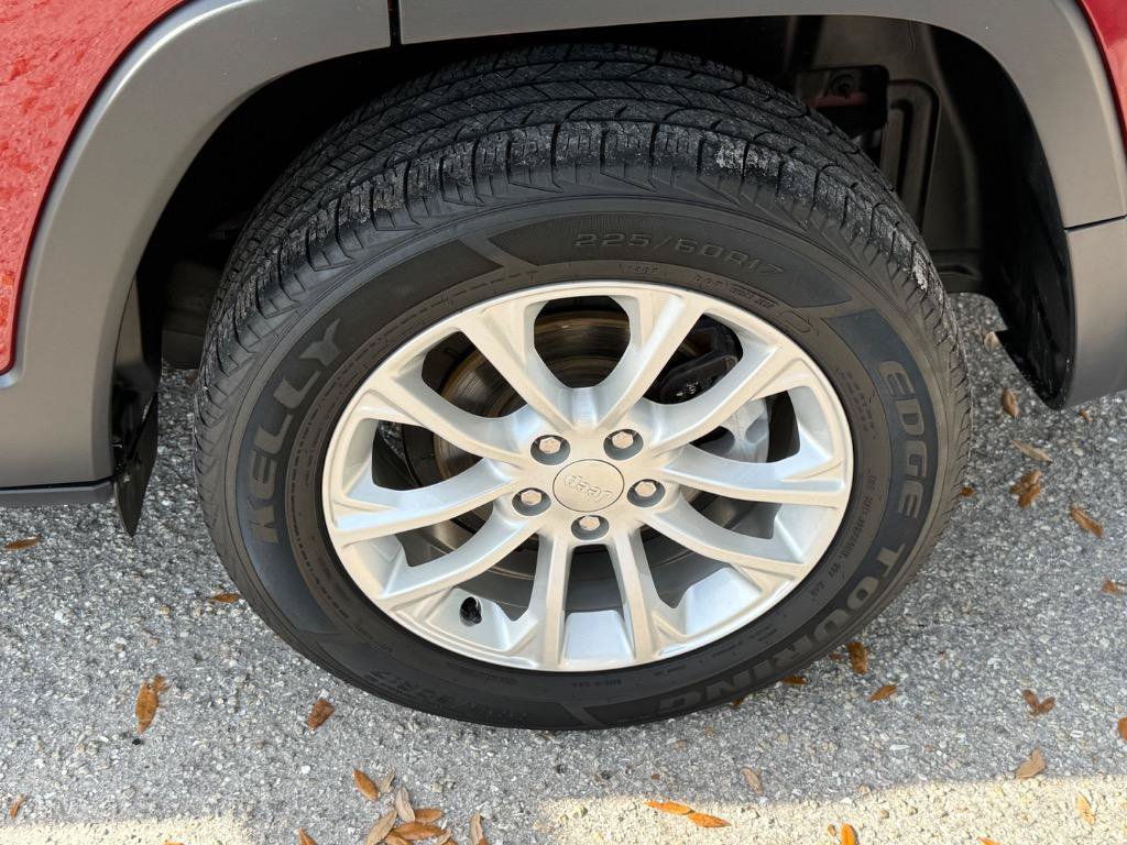 Used 2020 Jeep Cherokee Latitude FWD image 5