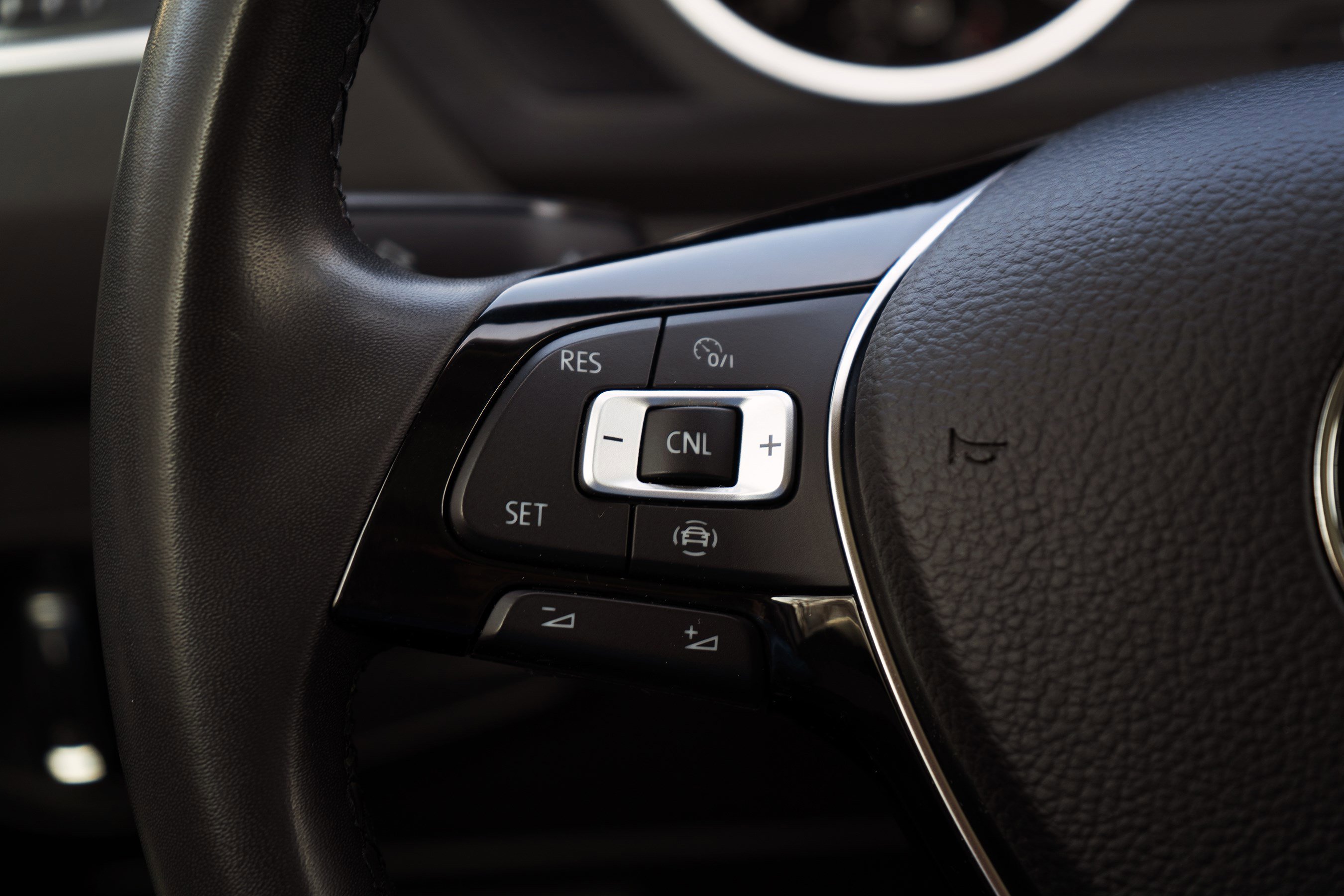 Used 2020 Volkswagen Tiguan SE w/ Panoramic Sunroof Package image 20