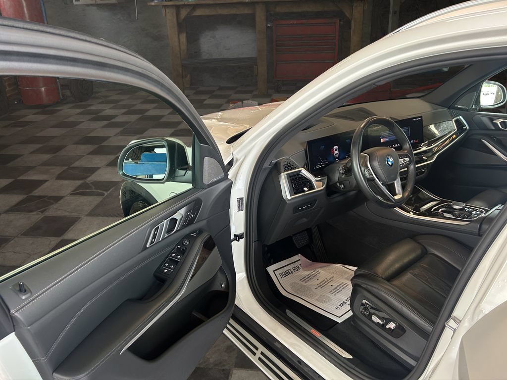 Used 2025 BMW X5 xDrive50e AWD/4WD image 16