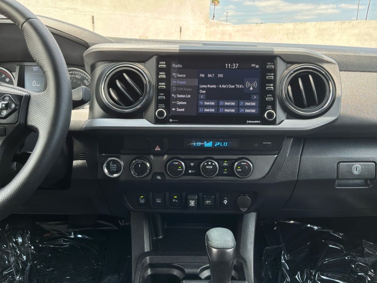 Used 2022 Toyota Tacoma TRD Off-Road w/ Technology Package AWD/4WD image 15