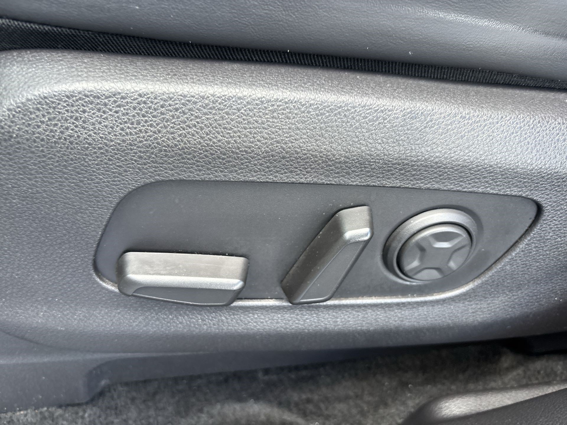 Used 2023 Kia Carnival SX FWD image 14