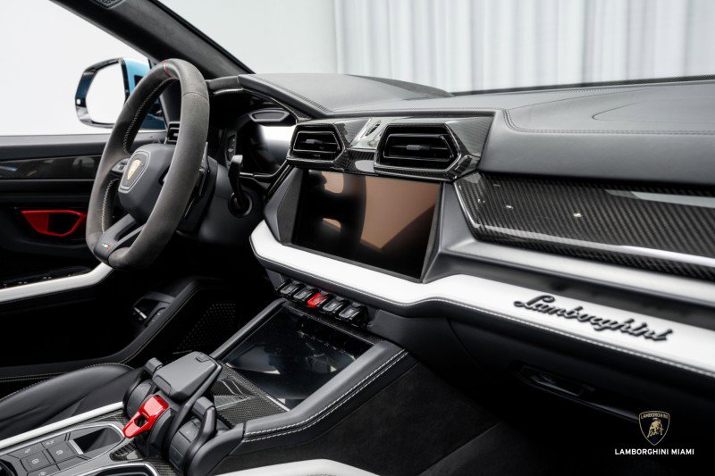 Used 2025 Lamborghini Urus SE image 45