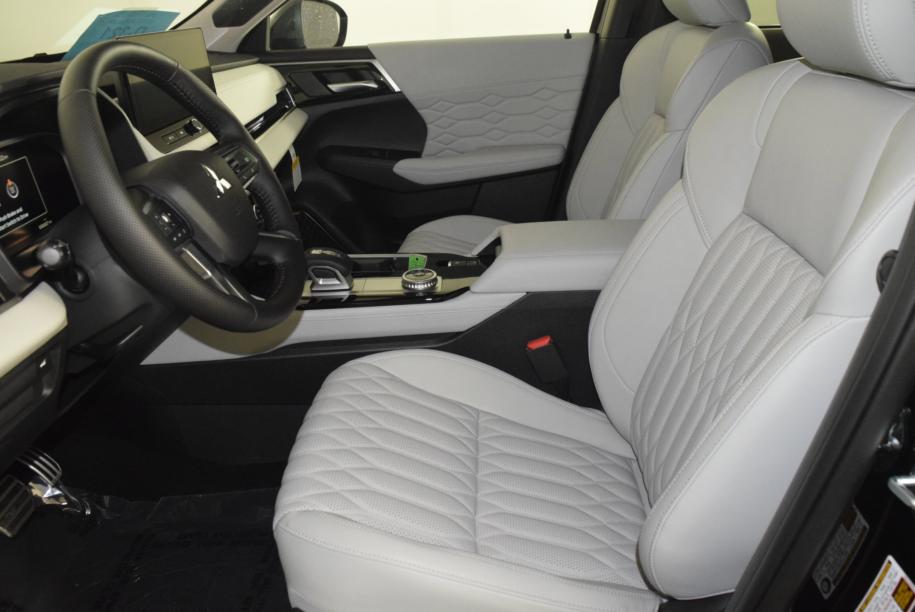 New 2025 Mitsubishi Outlander AWD image 14