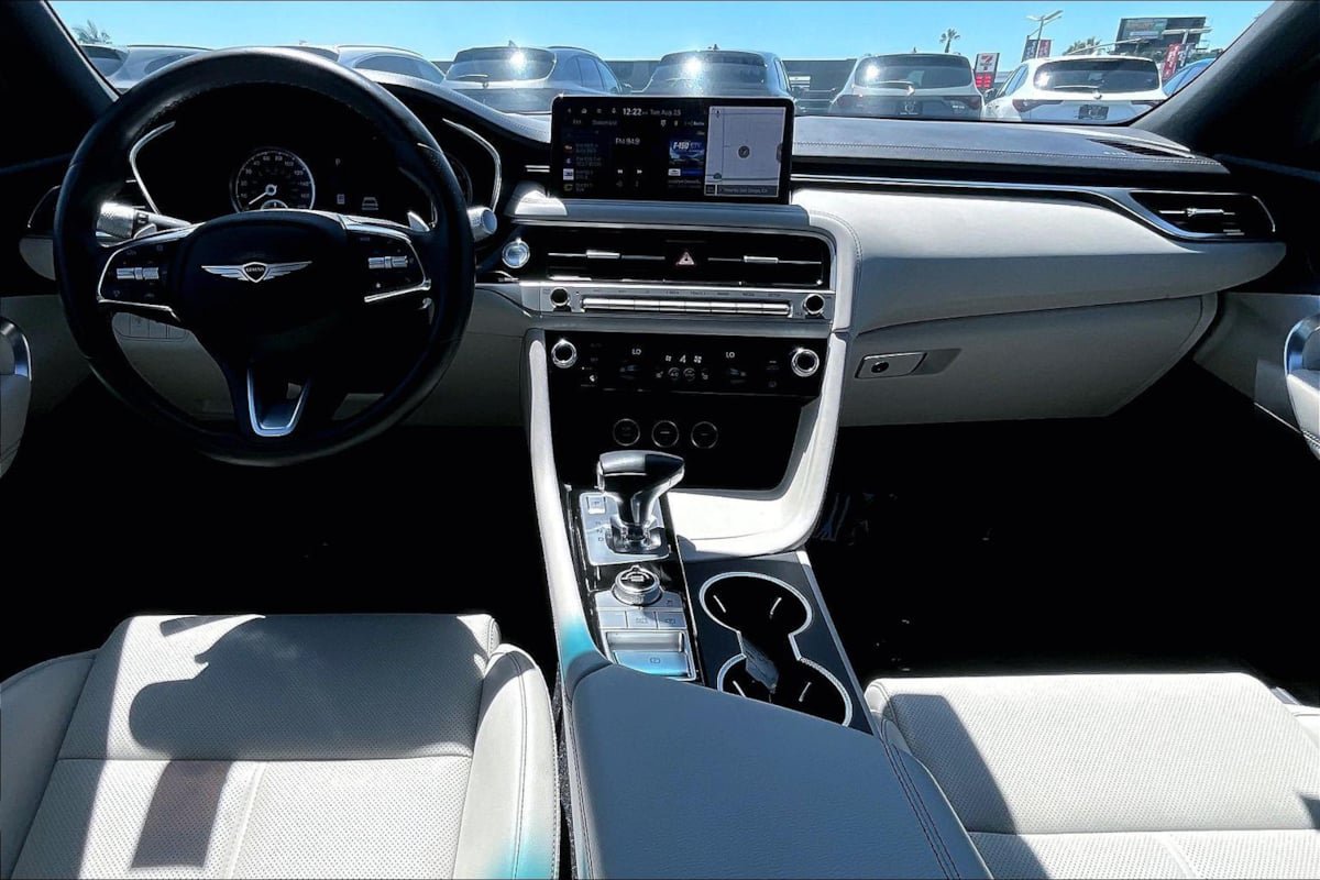 Used 2025 Genesis G70 2.5T RWD image 12