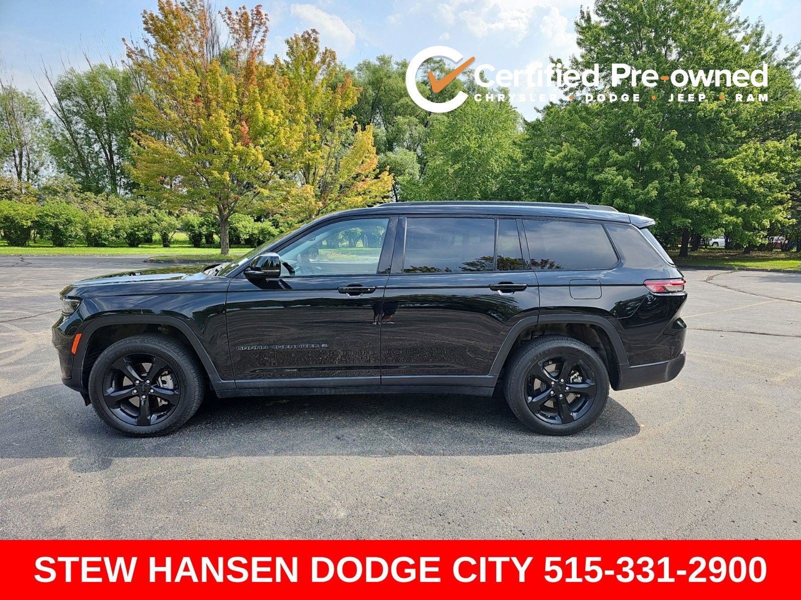 Used 2023 Jeep Grand Cherokee L Limited w/ Black Appearance Package AWD/4WD image 1