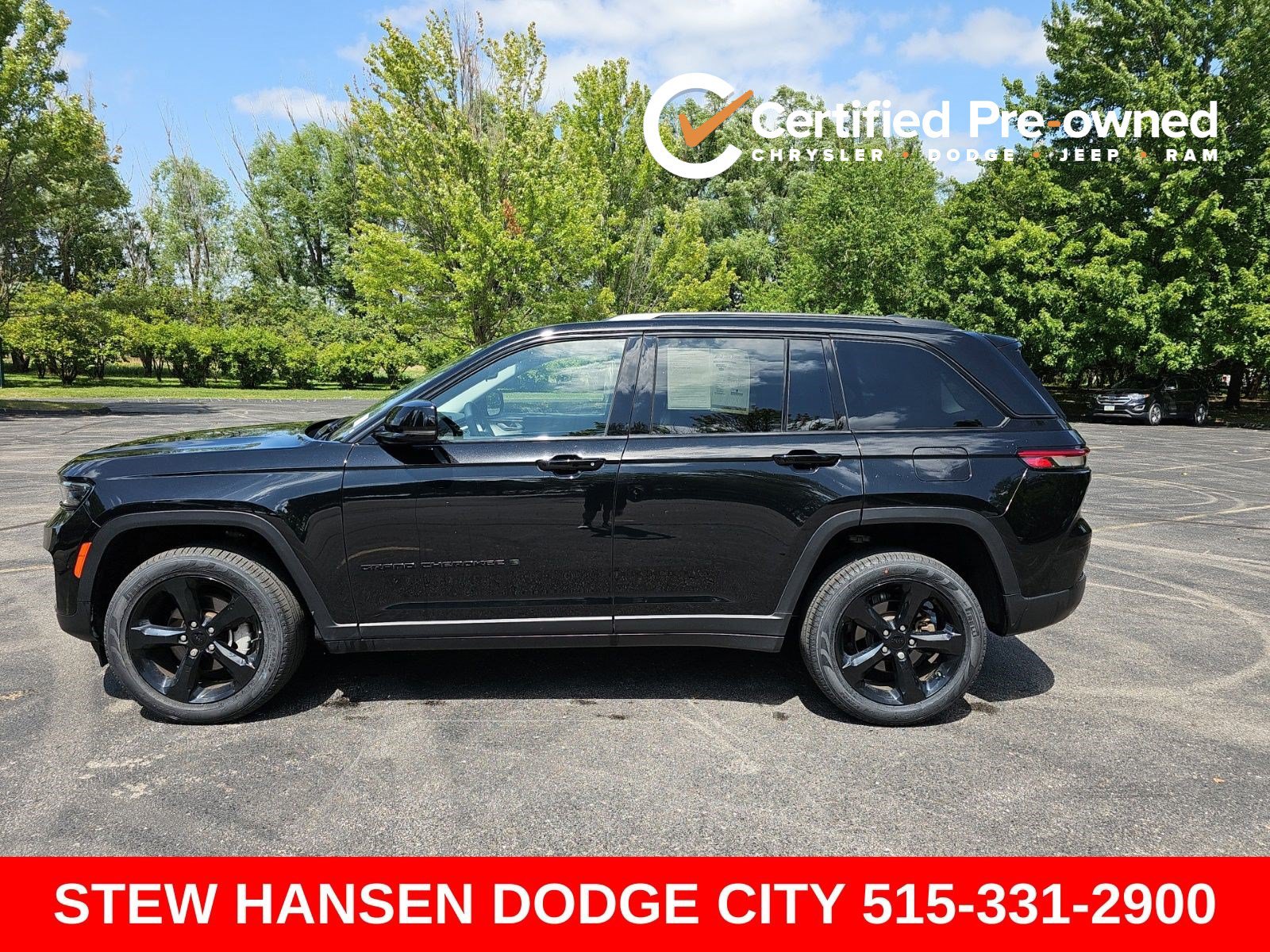 Used 2023 Jeep Grand Cherokee Limited w/ Black Appearance Package AWD/4WD image 1