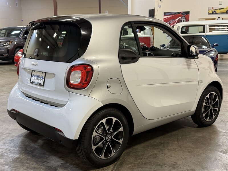 Used 2016 smart fortwo passion RWD image 7