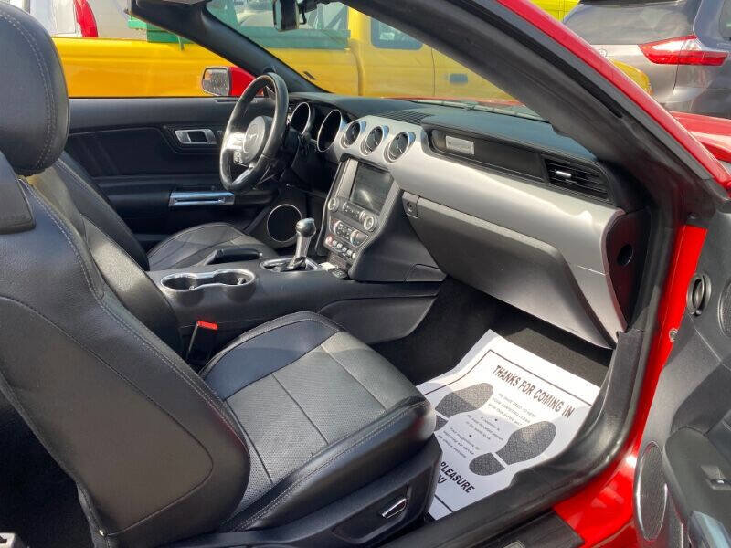 Used 2019 Ford Mustang Premium RWD image 7