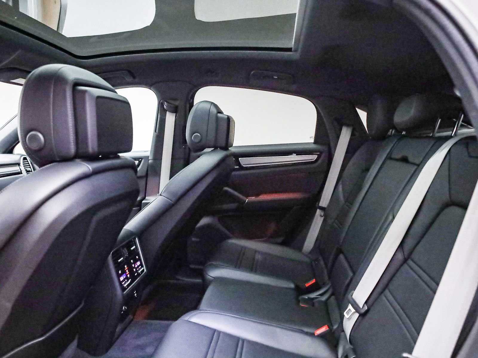 Certified 2022 Porsche Cayenne Platinum Edition AWD/4WD image 23