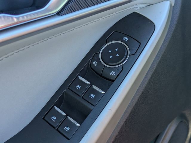 Used 2022 Ford Explorer XLT w/ Equipment Group 202A image 14