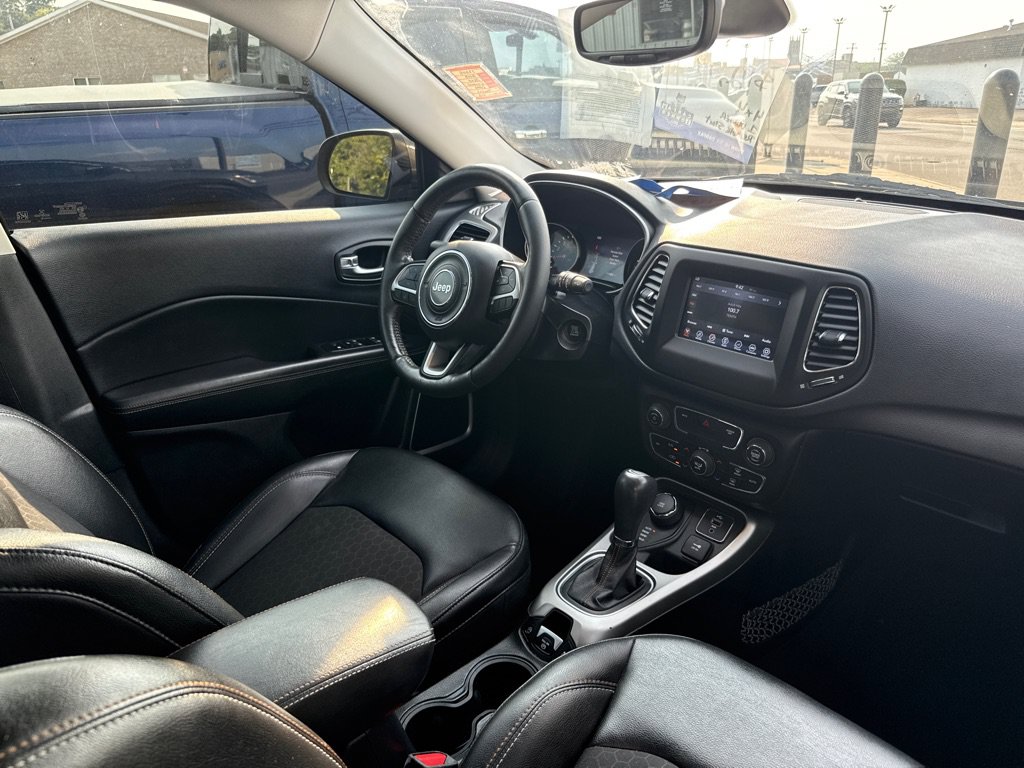 Used 2018 Jeep Compass Latitude w/ Popular Equipment Group AWD/4WD image 16