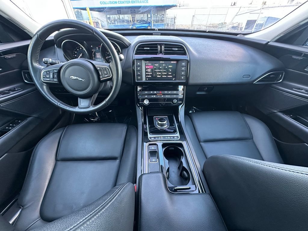 Used 2018 Jaguar XE Premium image 24