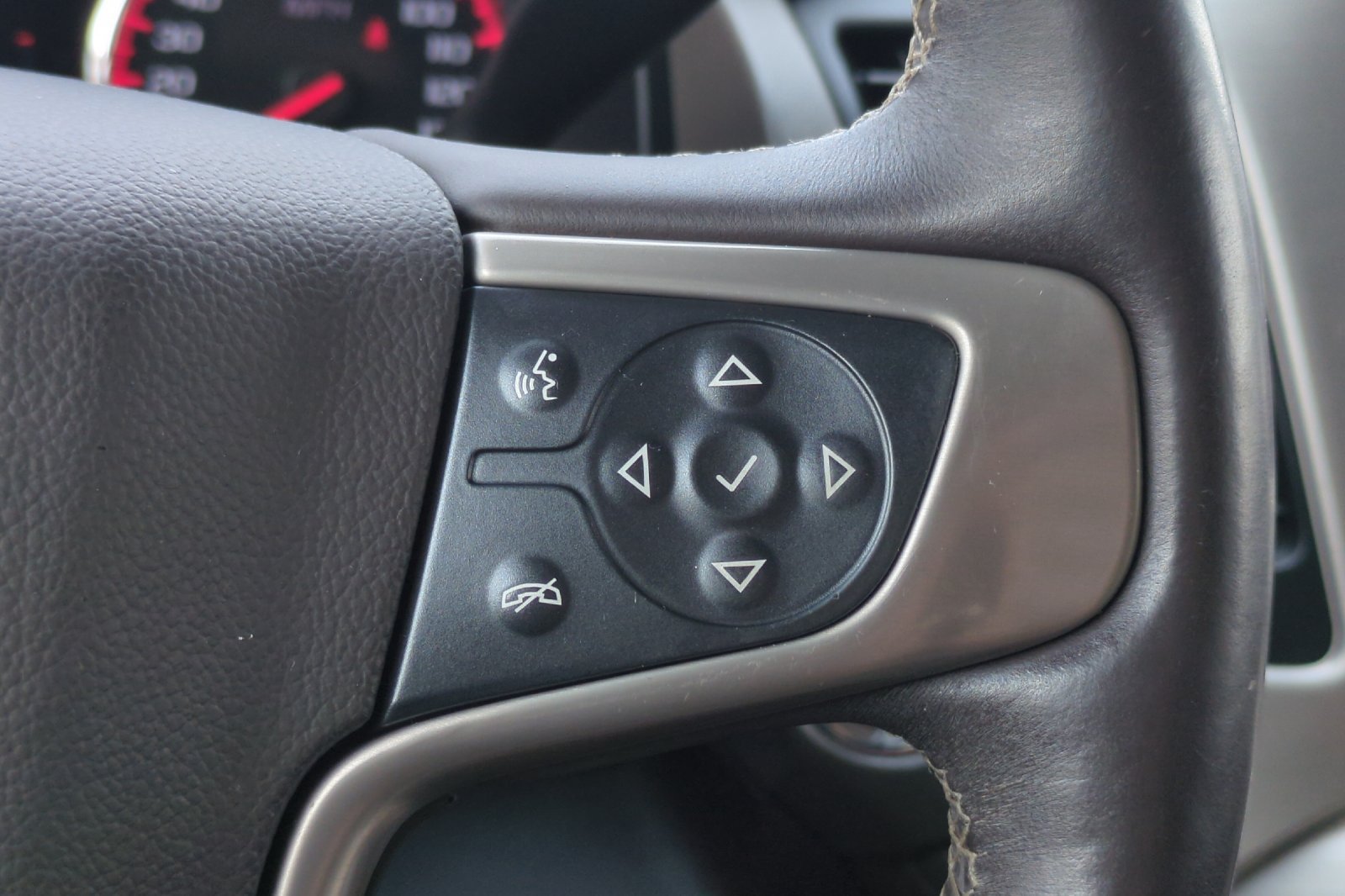 Used 2015 GMC Yukon Denali w/ Premium Package AWD/4WD image 36